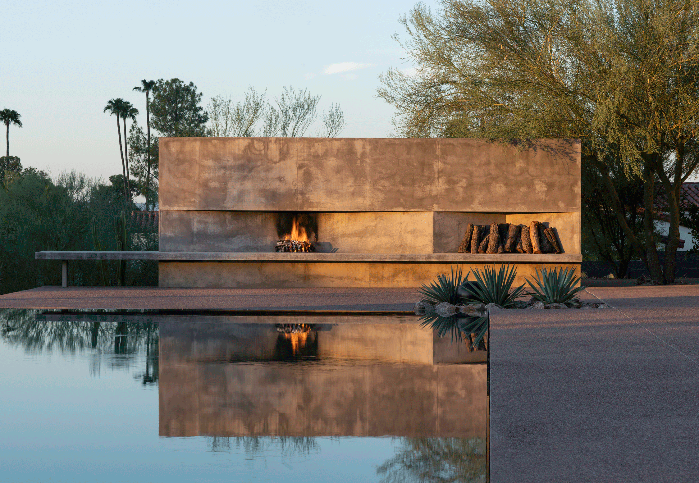 Thompson Residence - Pool+FireplaceFrontal